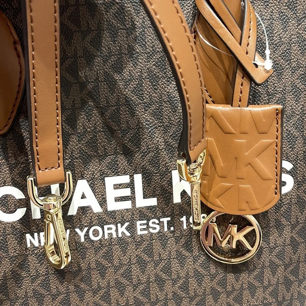 Michael Kors "Mirella" MD EW Tote Brown Shoulder Bag - 35F2G7ZT2B
Brown - Picture 15 of 16